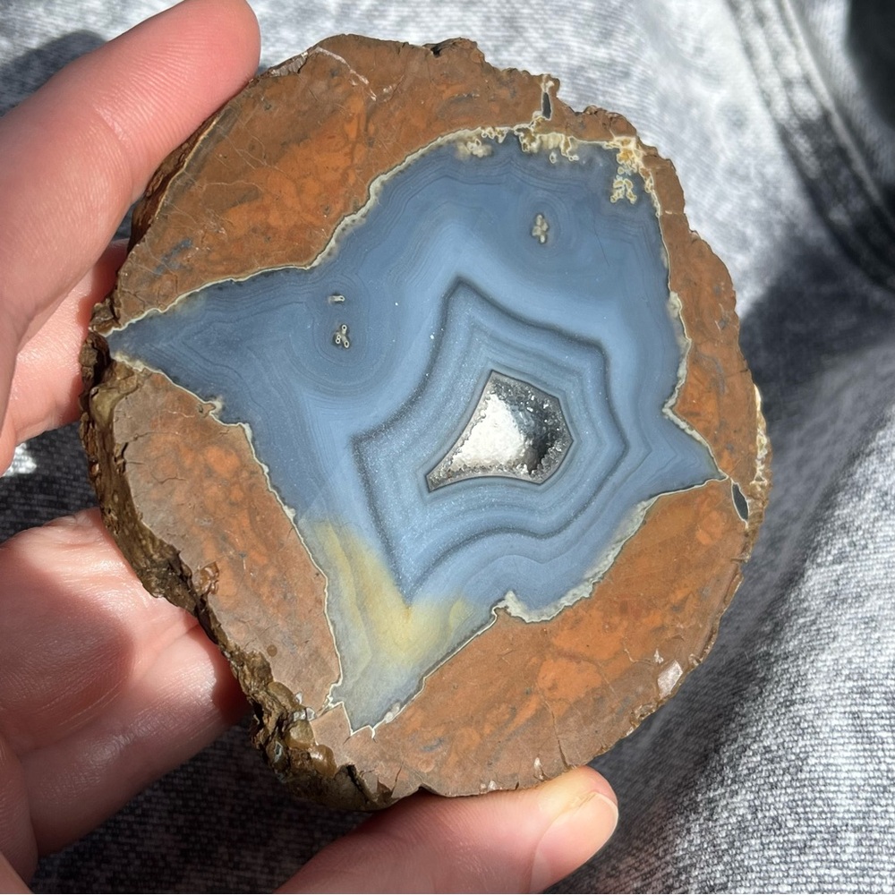 Thunderegg Oregon lava crystal mineral natural home mantle coaster altar plate